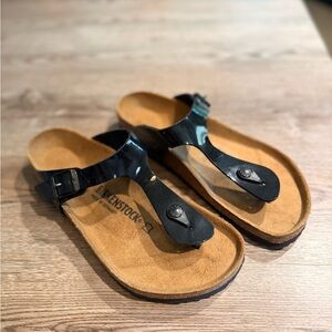 Birkenstock Glossy Black and Tan Sandals Gizeh thong patent